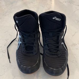 ASICS MAT CONTROL 2 black wrestling shoe size 10. Fantastic condition.